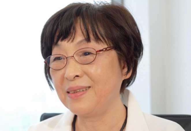  Kazuko discussing her caregiving role for husband living with COPD