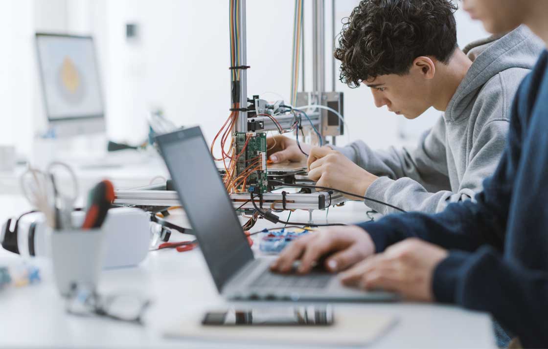 Couple sitting together in a Part